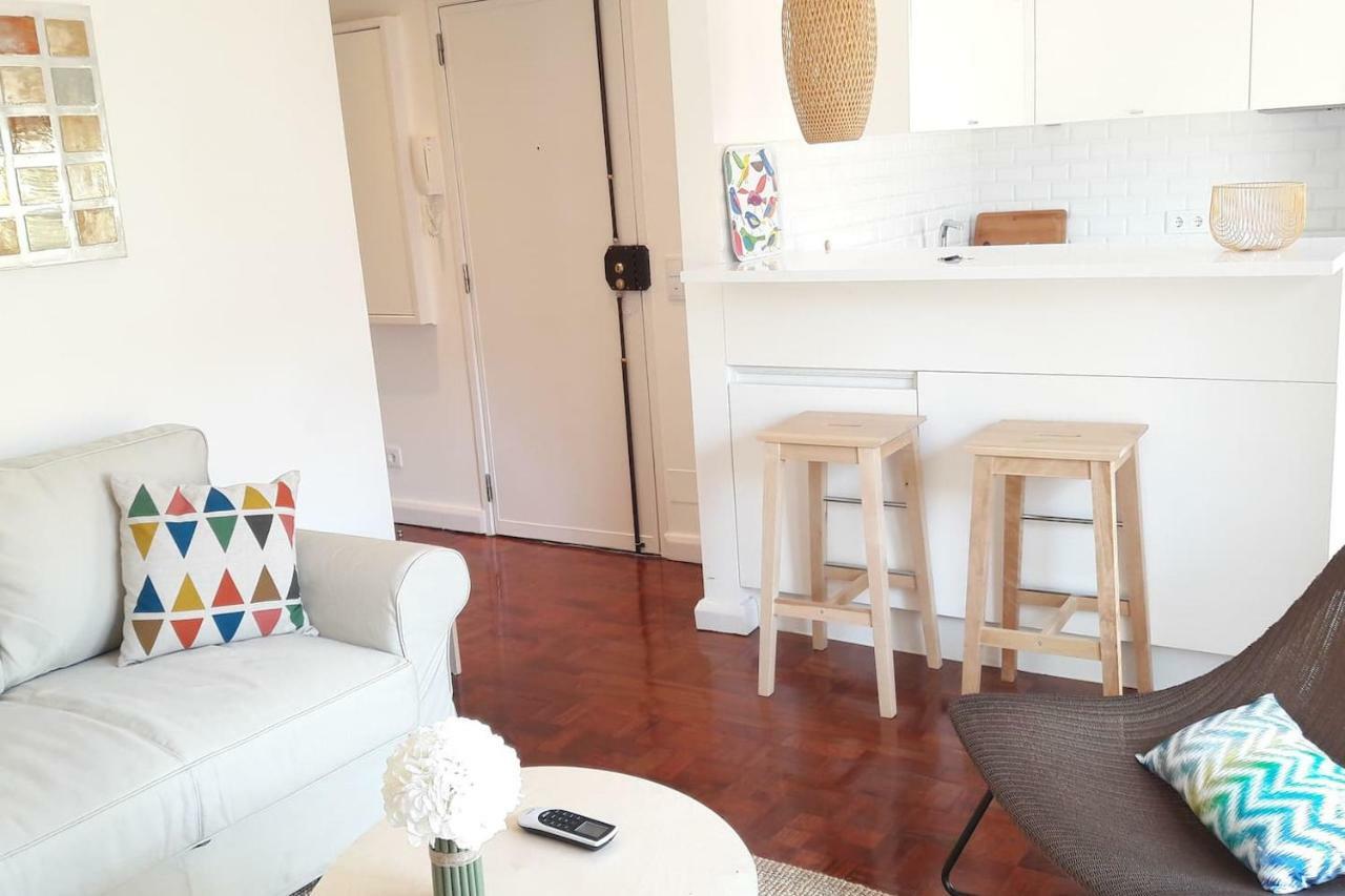 Modern Cosy Flat With Terrace In Campo De Ourique. Leilighet Lisboa Eksteriør bilde