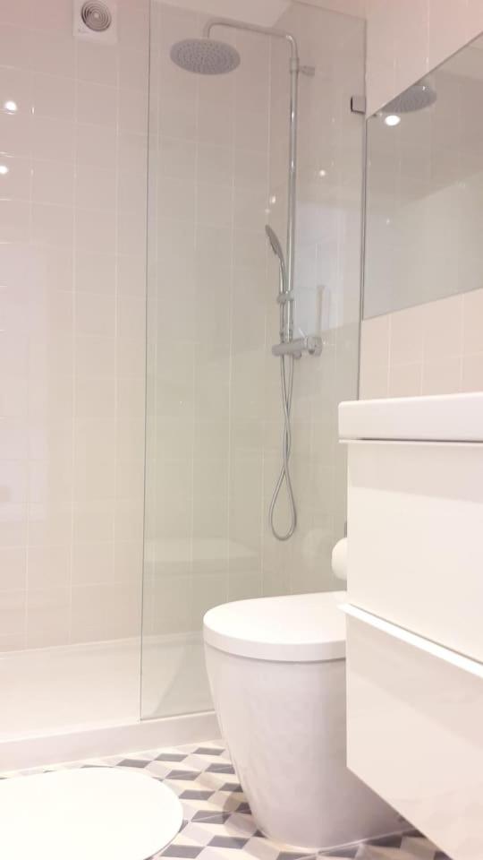 Modern Cosy Flat With Terrace In Campo De Ourique. Leilighet Lisboa Eksteriør bilde