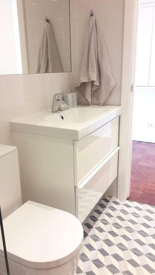 Modern Cosy Flat With Terrace In Campo De Ourique. Leilighet Lisboa Eksteriør bilde